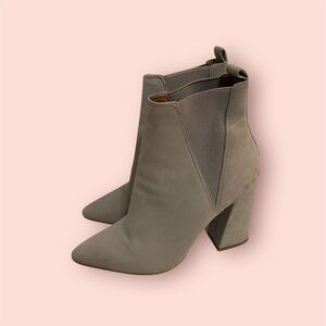 Steve Madden Pointed Bootie Taupe size 6